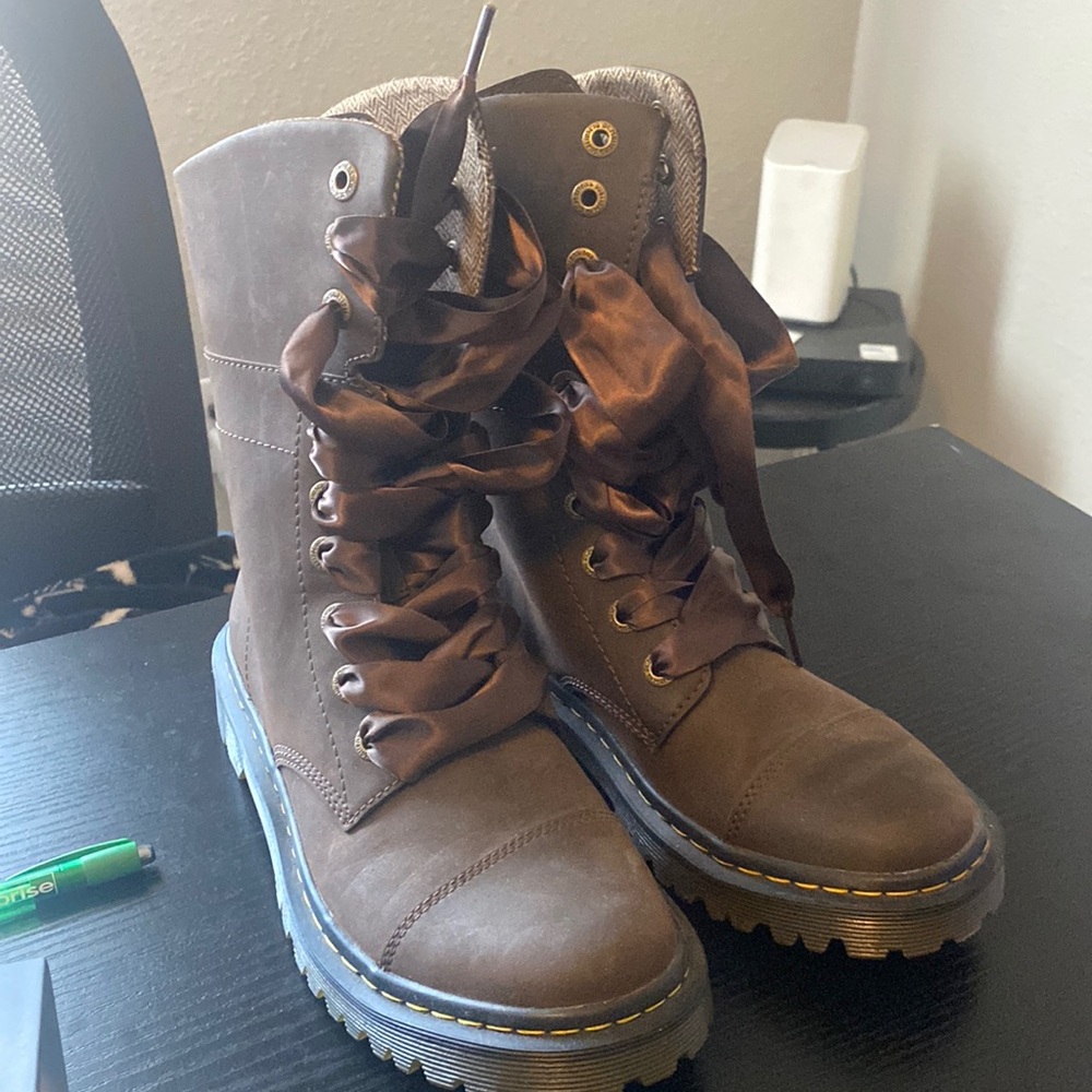 Yuba Dr Marten brown boots